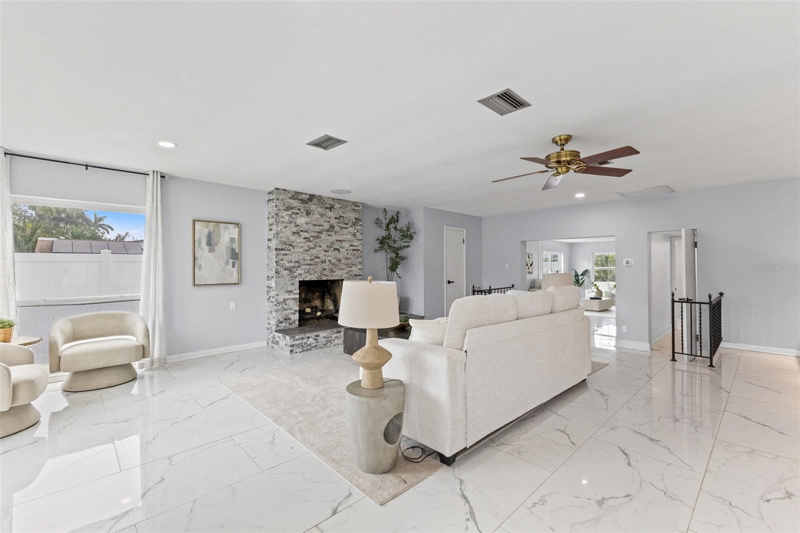 4000 14th, St Petersburg, FL 33703