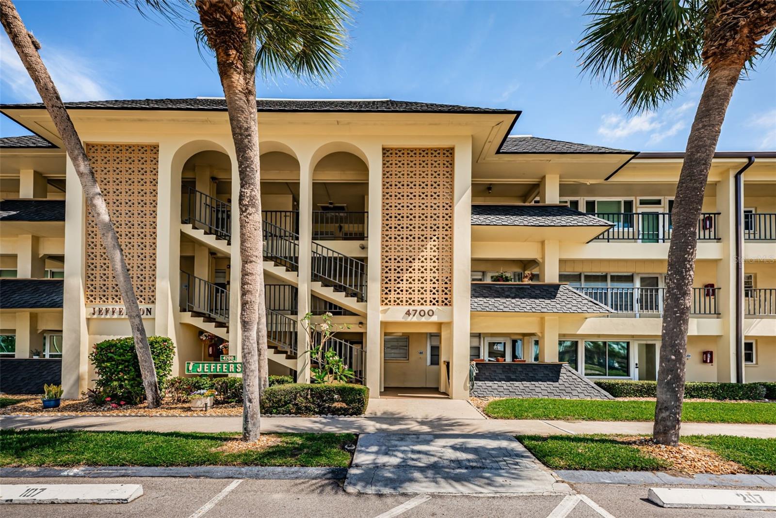 4700 Cove Unit 208, St Petersburg, FL 33708