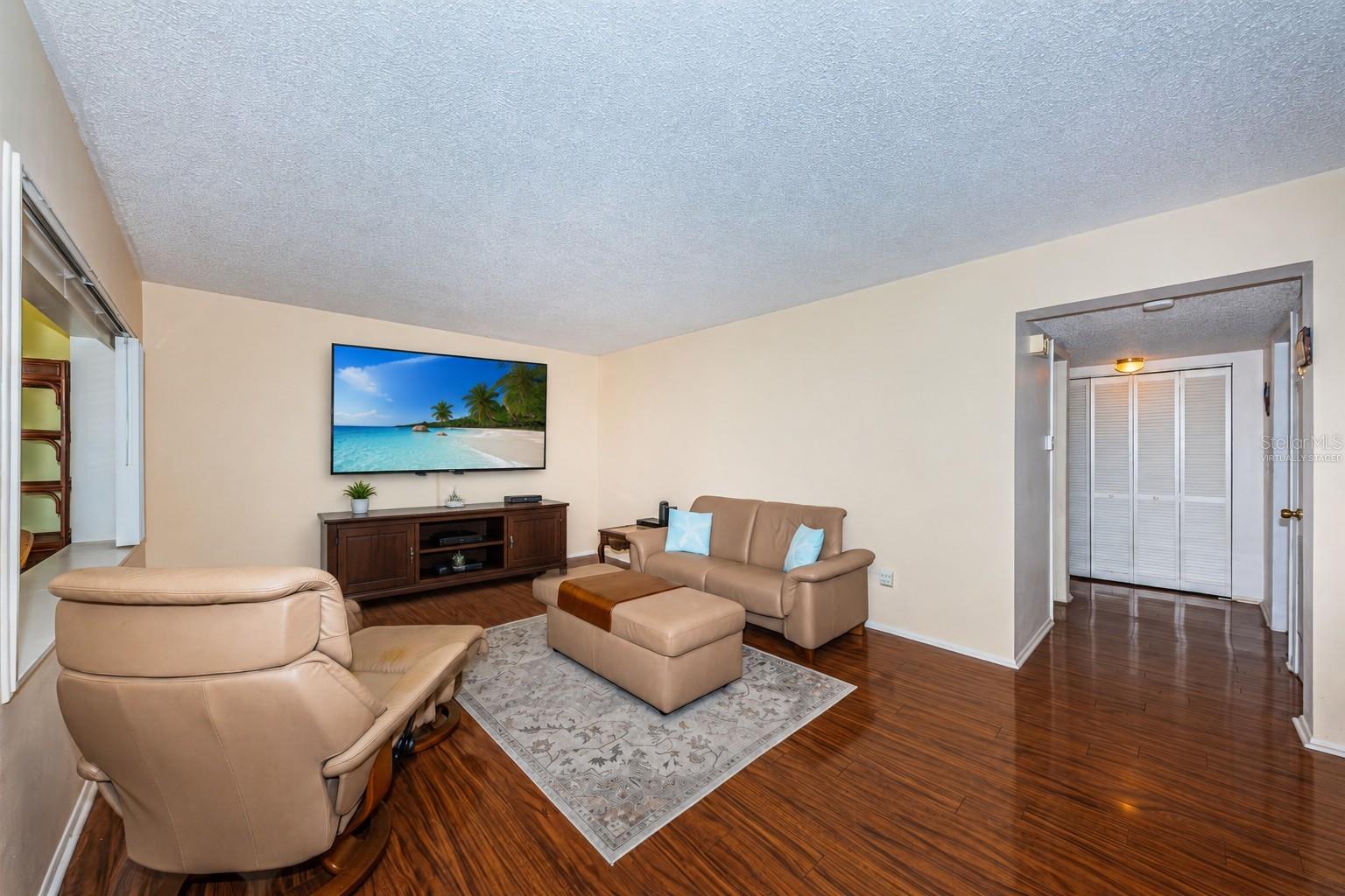 4700 Cove Unit 208, St Petersburg, FL 33708