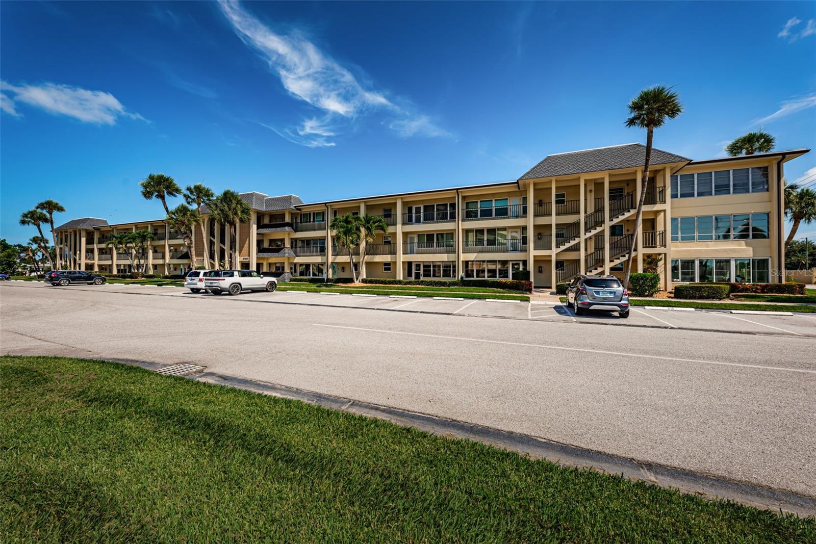 4700 Cove Unit 208, St Petersburg, FL 33708