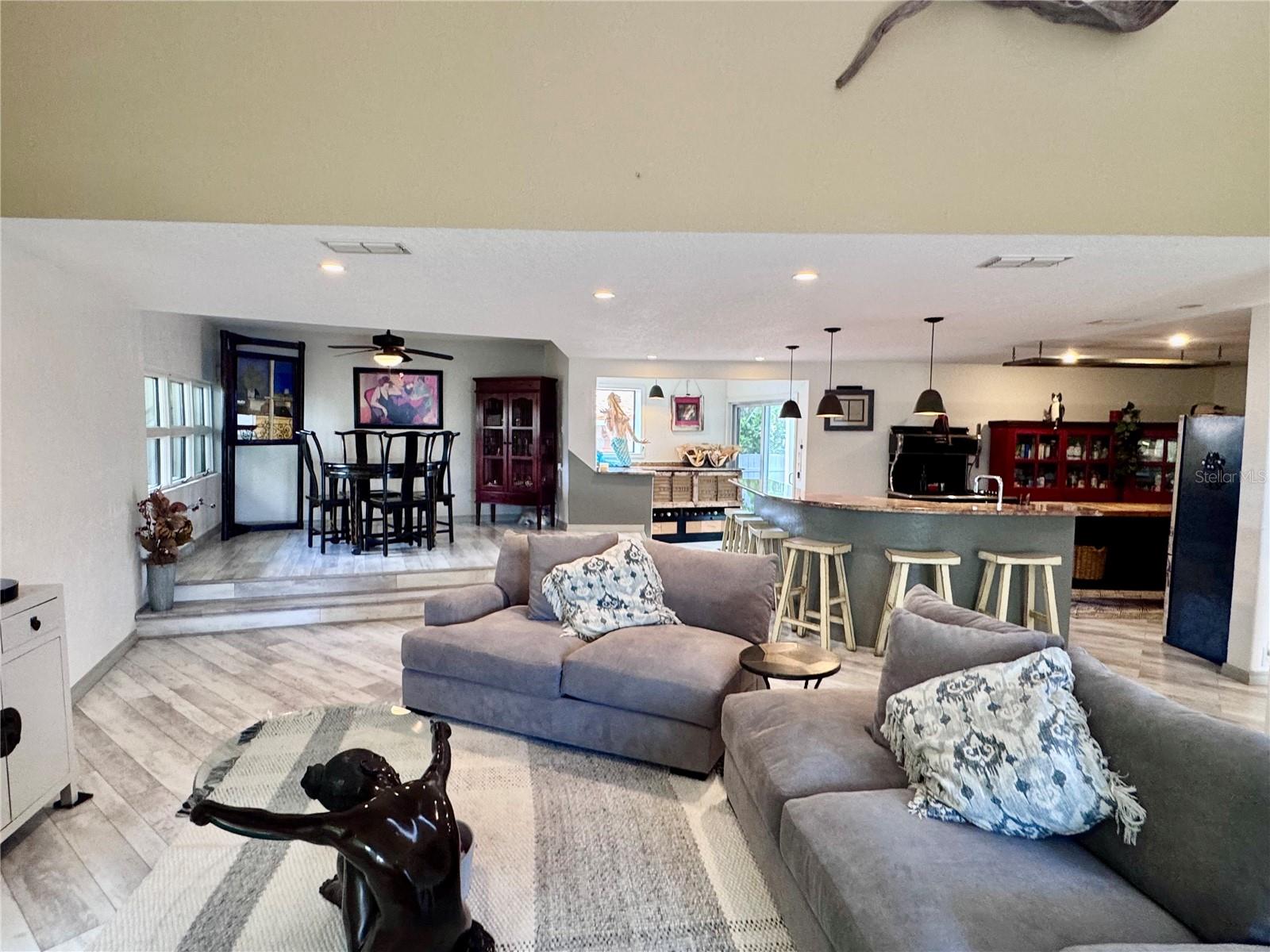 735 79th, St Petersburg, FL 33707
