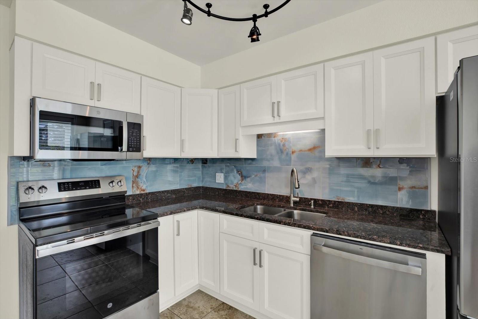 4715 Bay Unit 126, St Petersburg, FL 33703