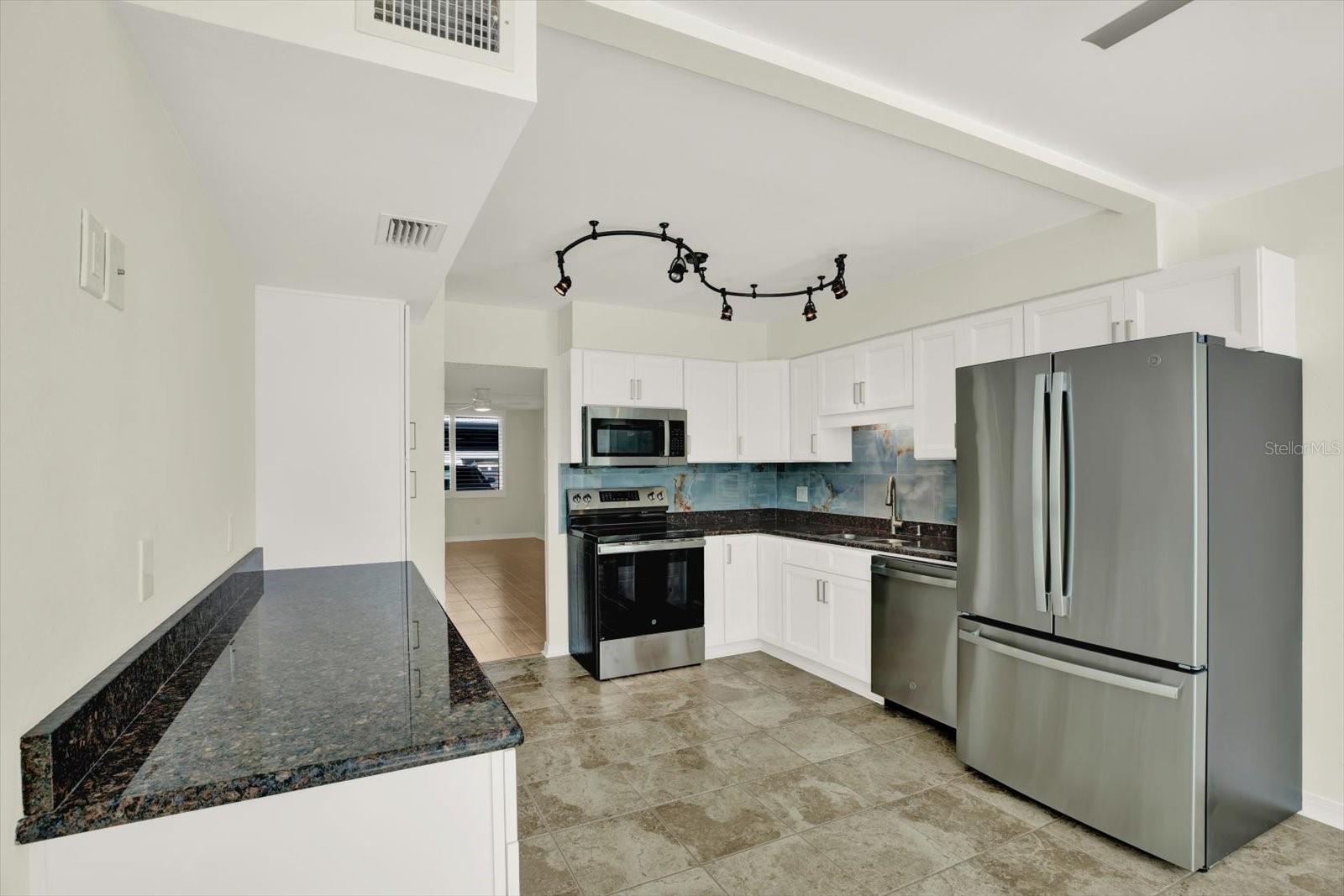 4715 Bay Unit 126, St Petersburg, FL 33703