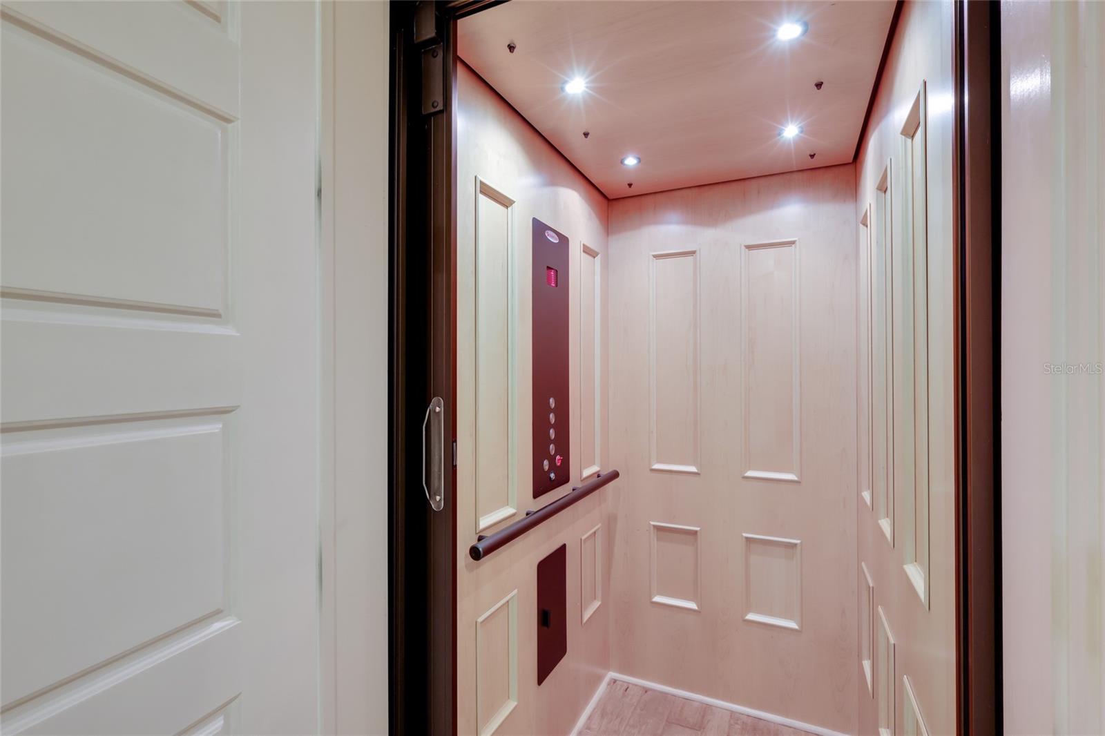 526 56th, Holmes Beach, FL 34217