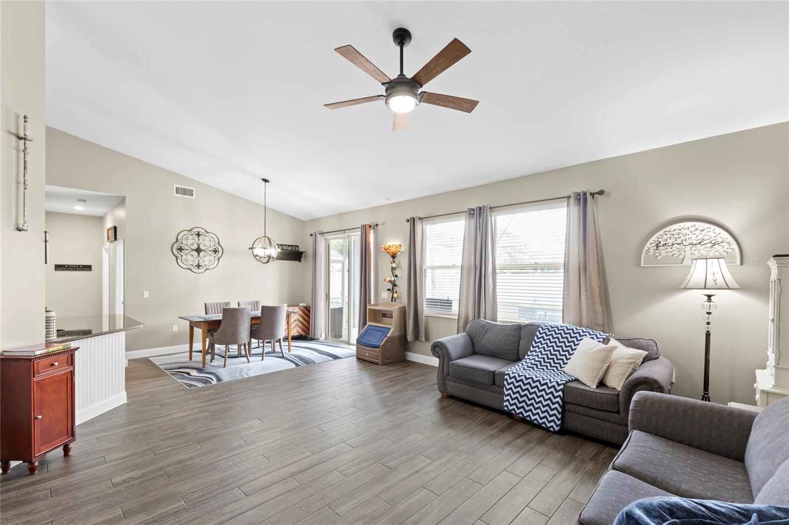 4038 Lithia Ridge, Valrico, FL 33596