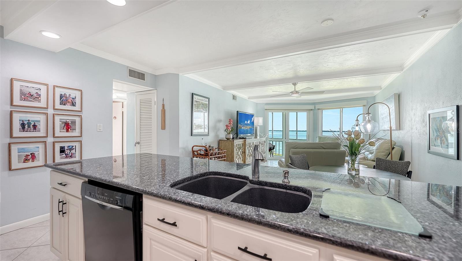 777 John Ringling Unit 24, Sarasota, FL 34236