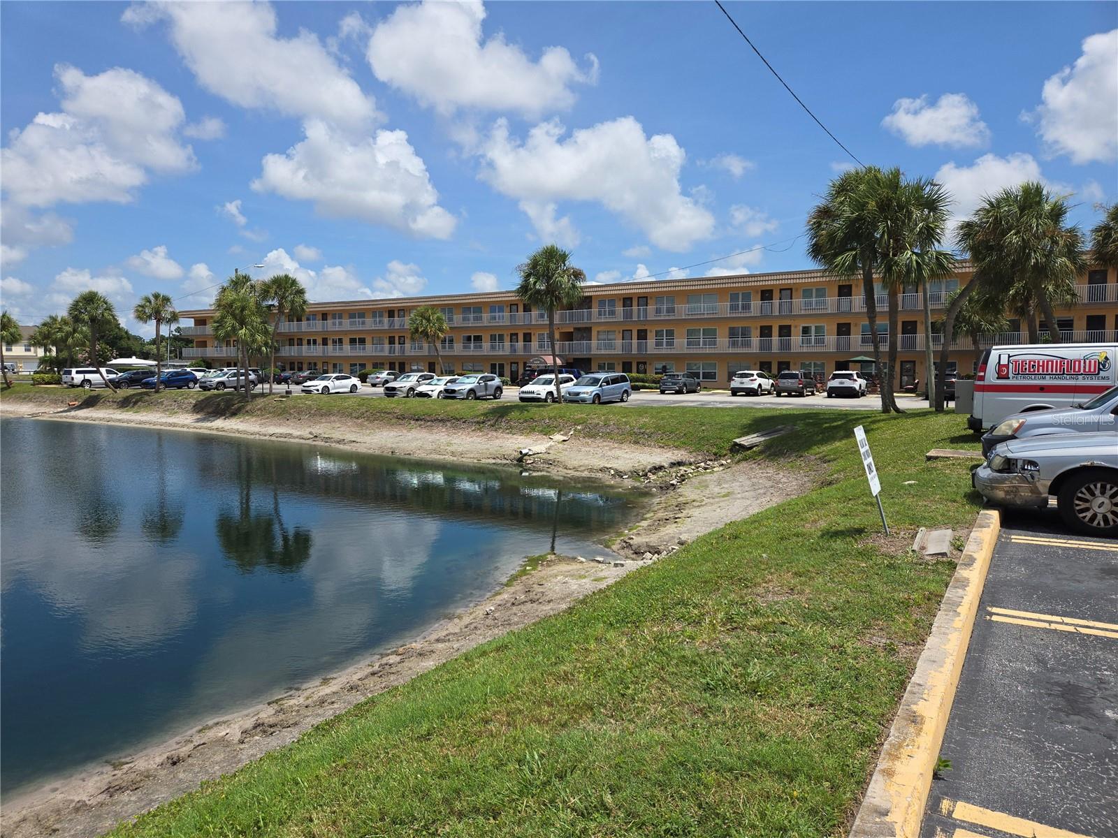 6400 46th Unit 305, Kenneth City, FL 33709