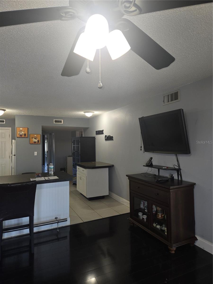 6400 46th Unit 305, Kenneth City, FL 33709