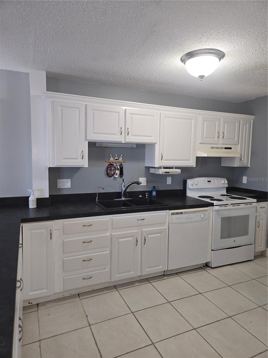 6400 46th Unit 305, Kenneth City, FL 33709