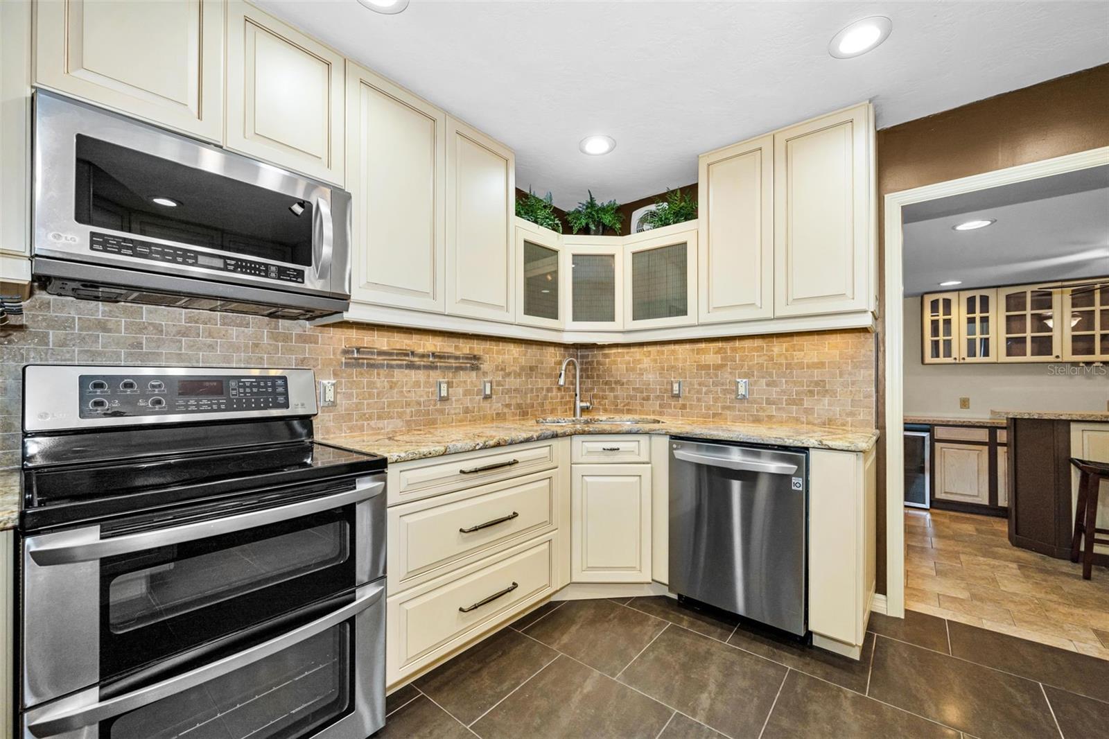 6701 Orchard, St Petersburg, FL 33702