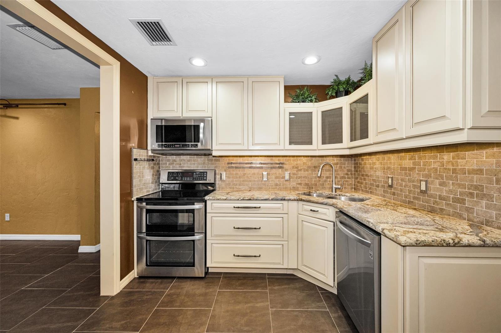 6701 Orchard, St Petersburg, FL 33702