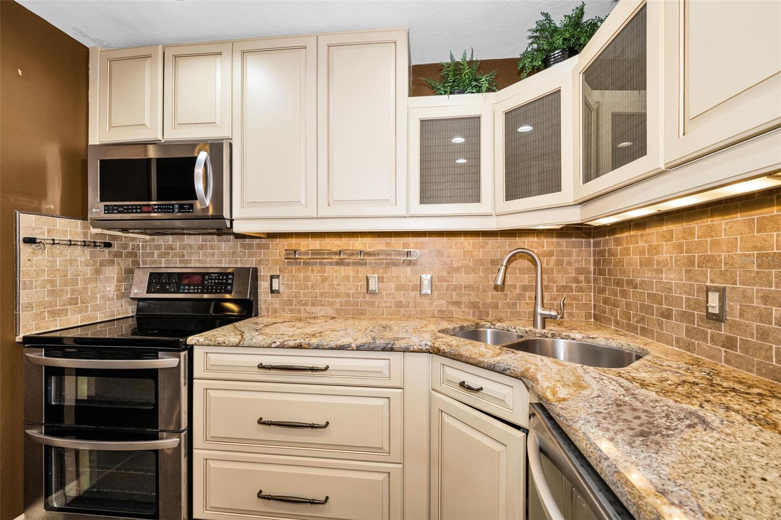 6701 Orchard, St Petersburg, FL 33702