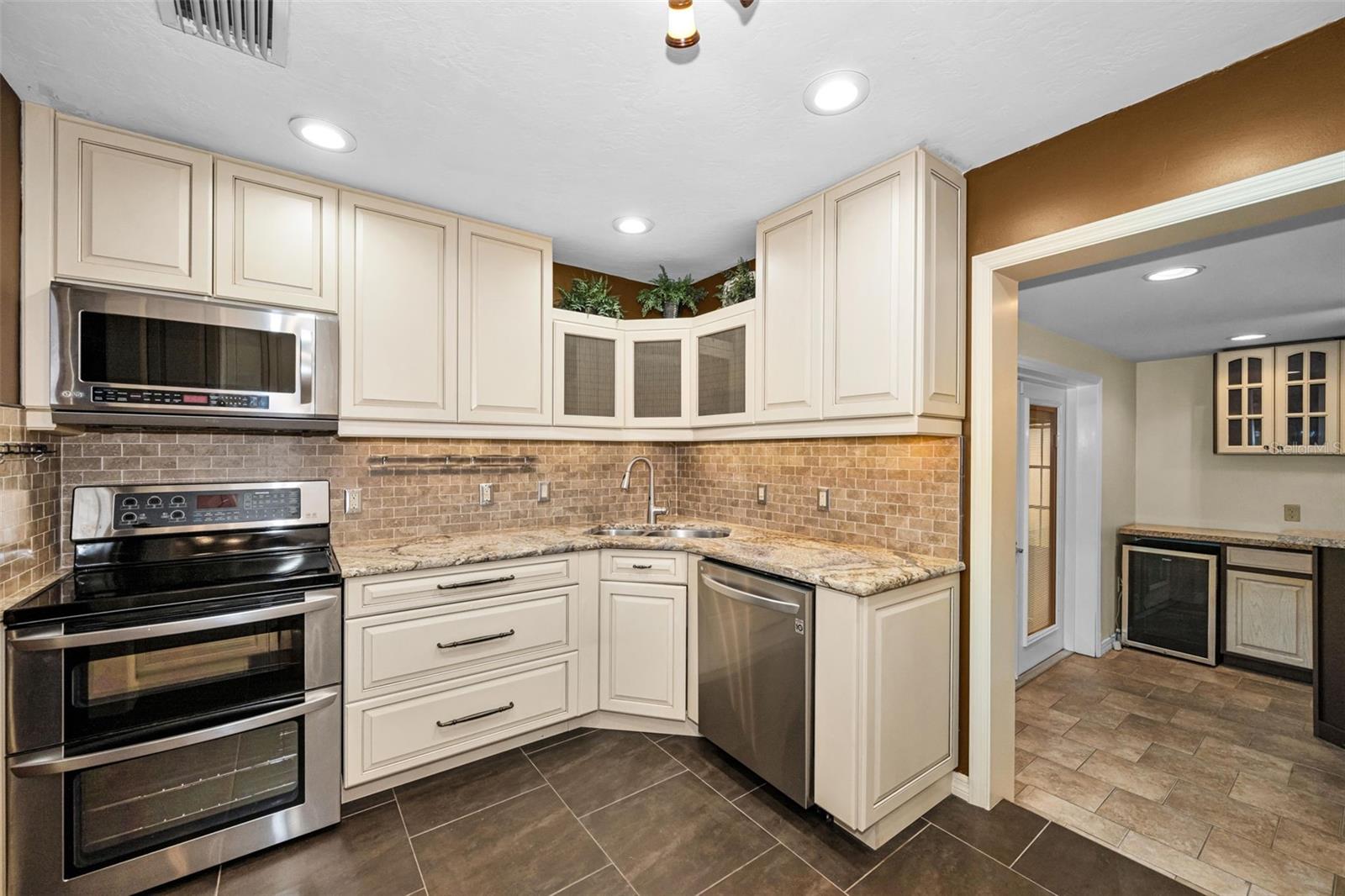 6701 Orchard, St Petersburg, FL 33702