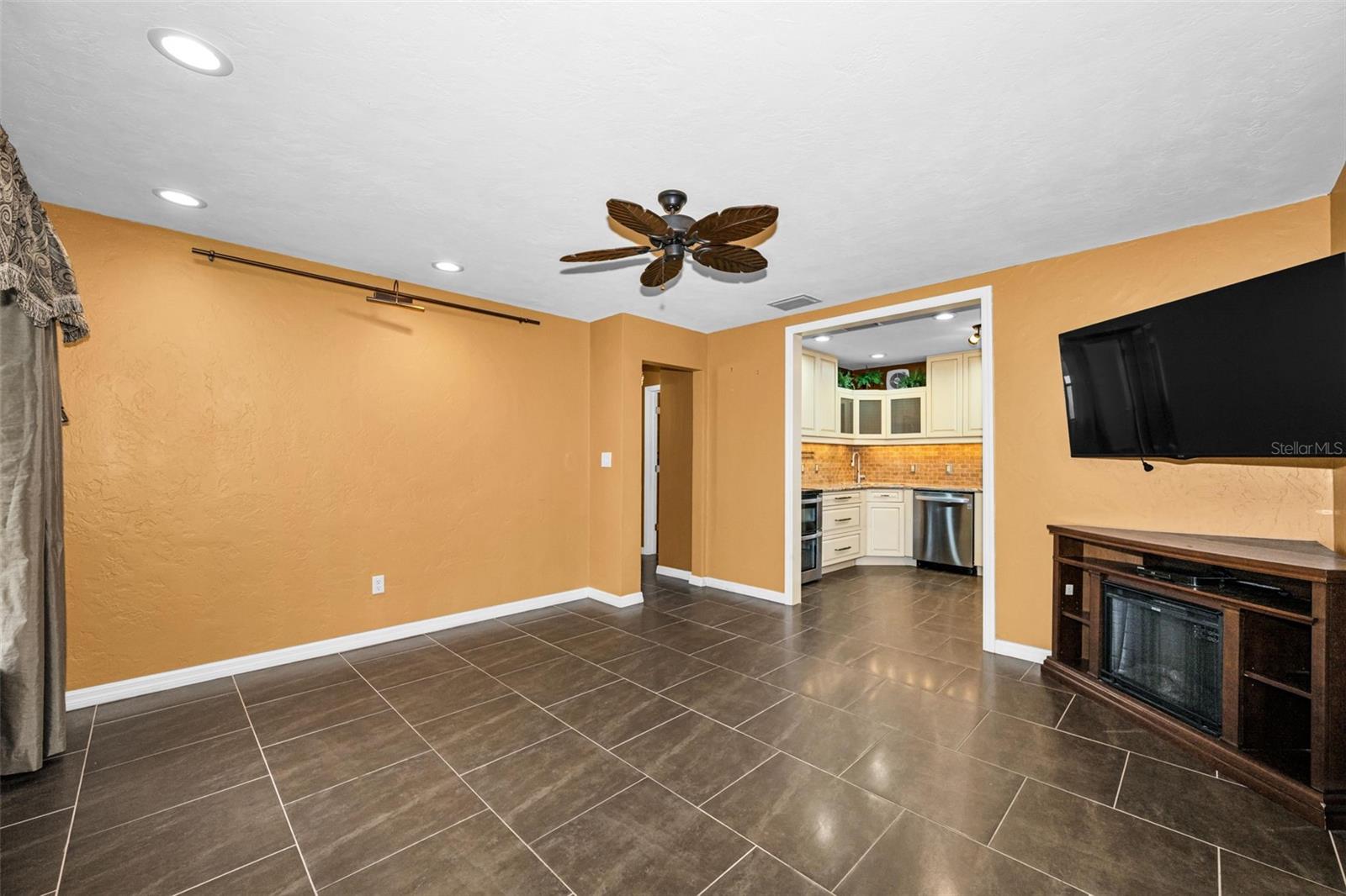6701 Orchard, St Petersburg, FL 33702