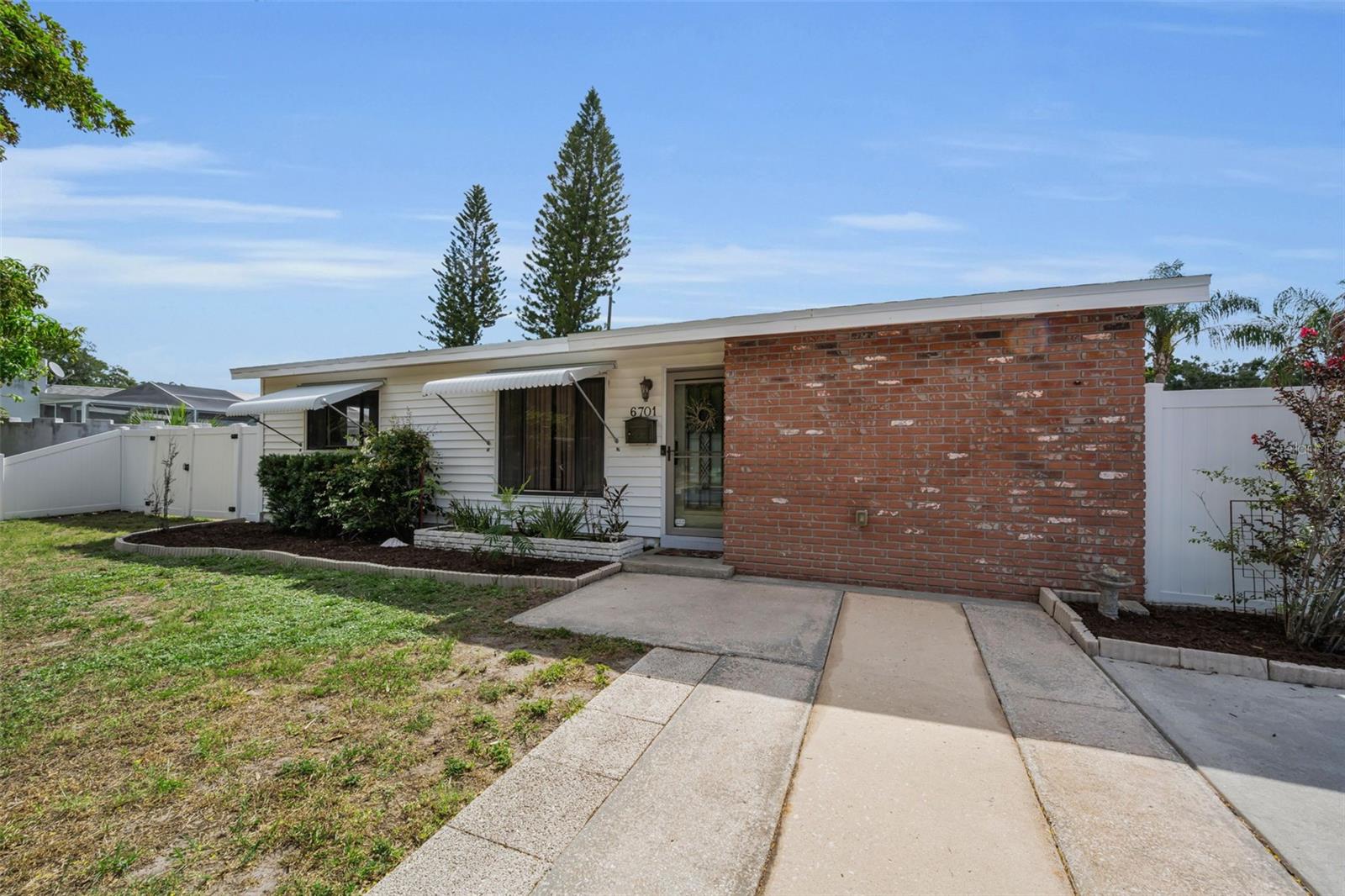 6701 Orchard, St Petersburg, FL 33702