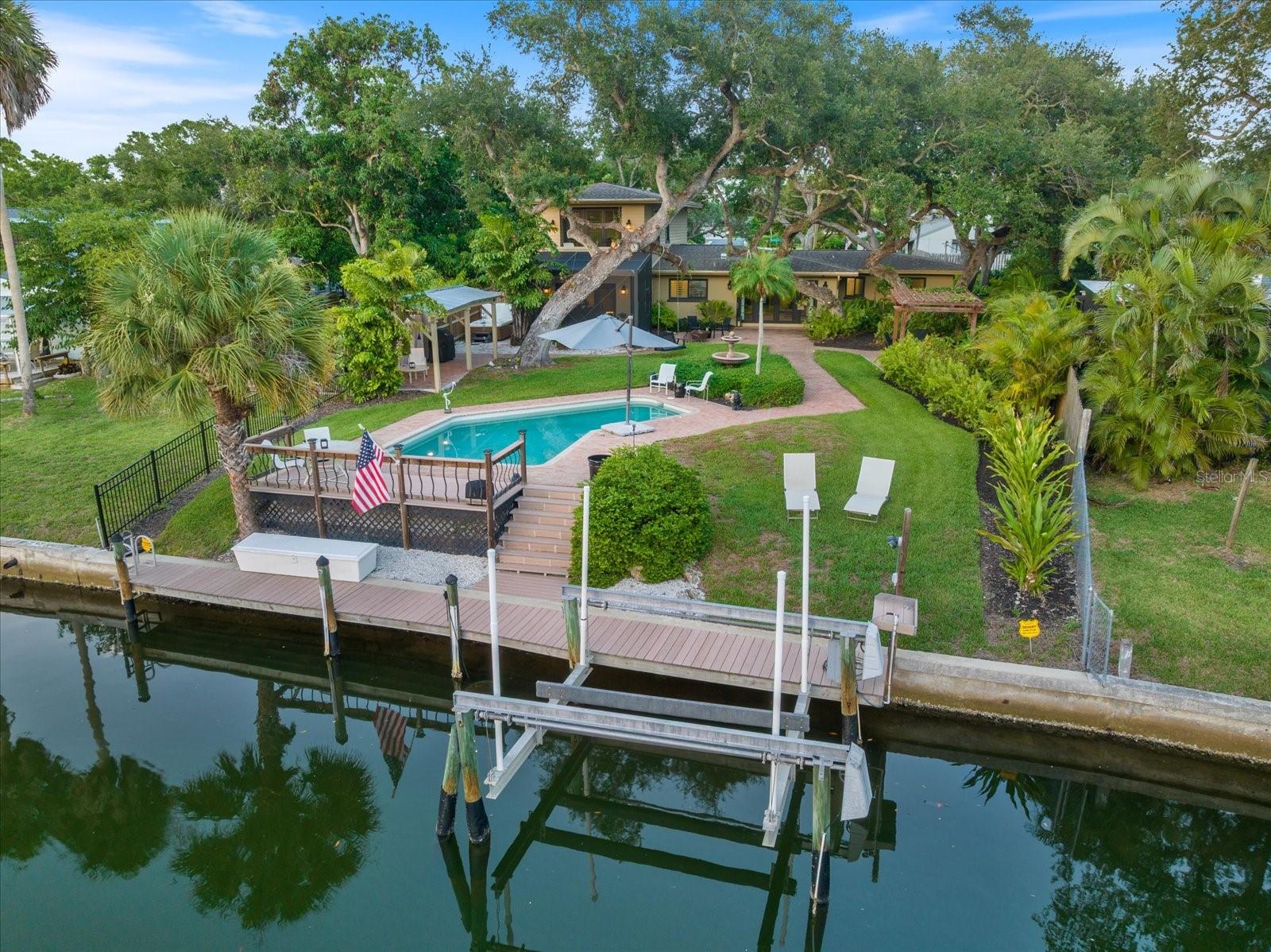 1827 Baywood, Sarasota, FL 34231