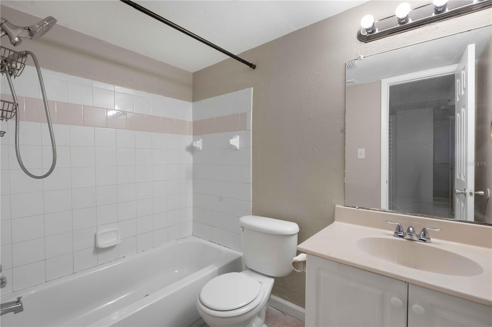 204 Pine Tulip Unit 201, Tampa, FL 33612