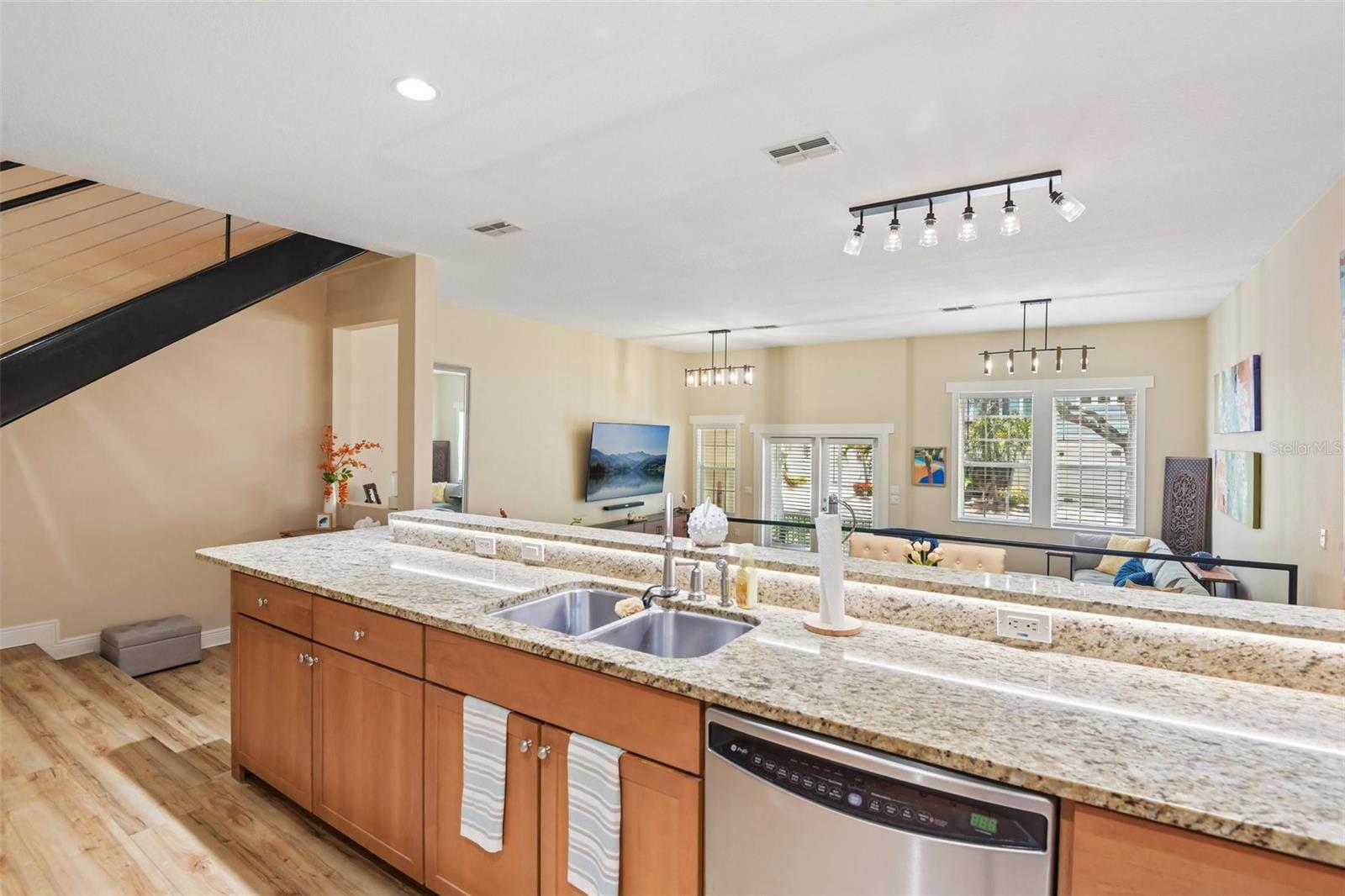 131 Athenian, Tarpon Springs, FL 34689