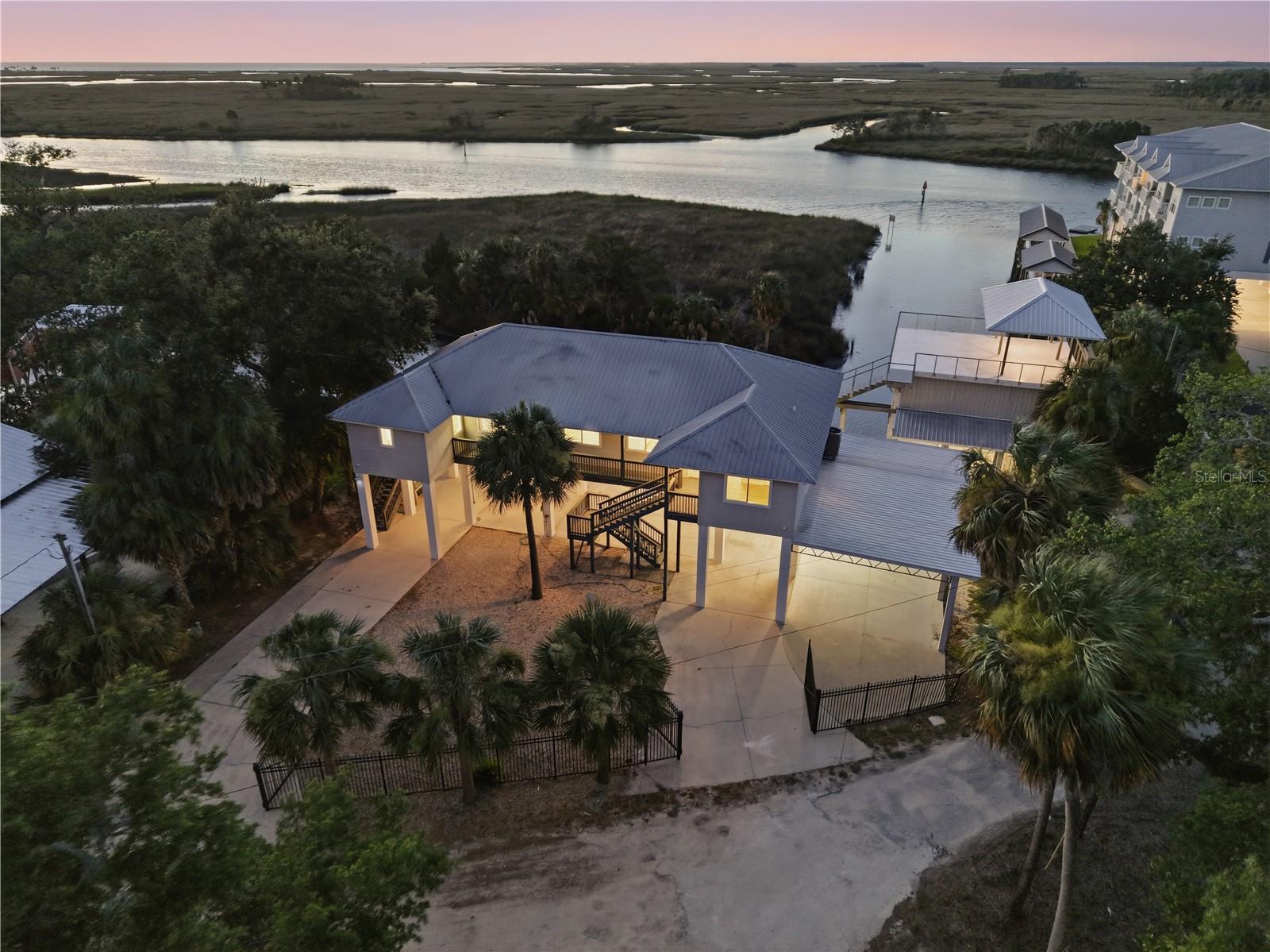 38 195th, Suwannee, FL 32692