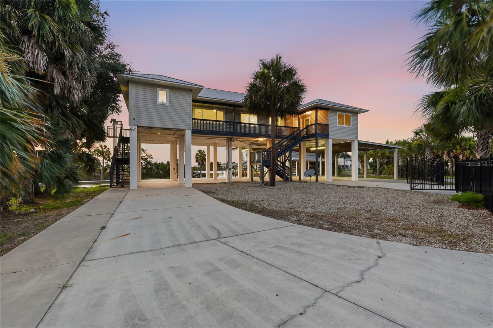 38 195th, Suwannee, FL 32692