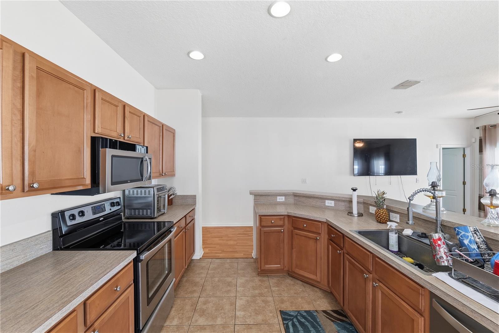 704 Parsons Pointe St, Seffner, FL 33584