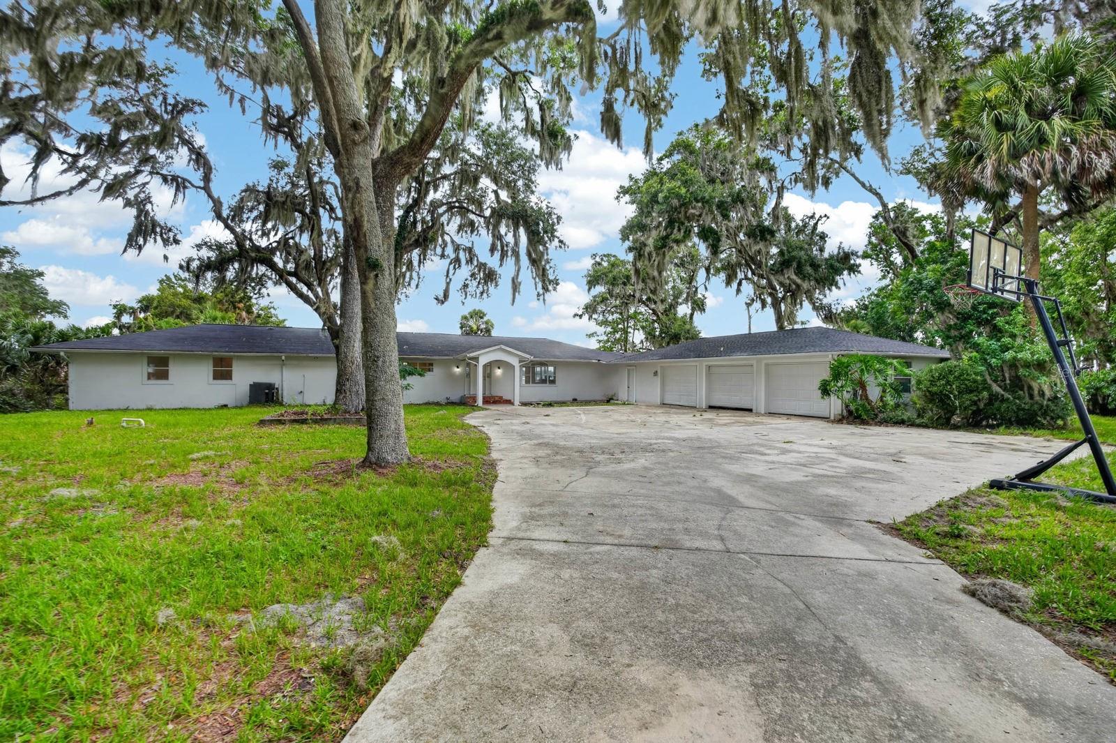 157 Grandview, East Palatka, FL 32131