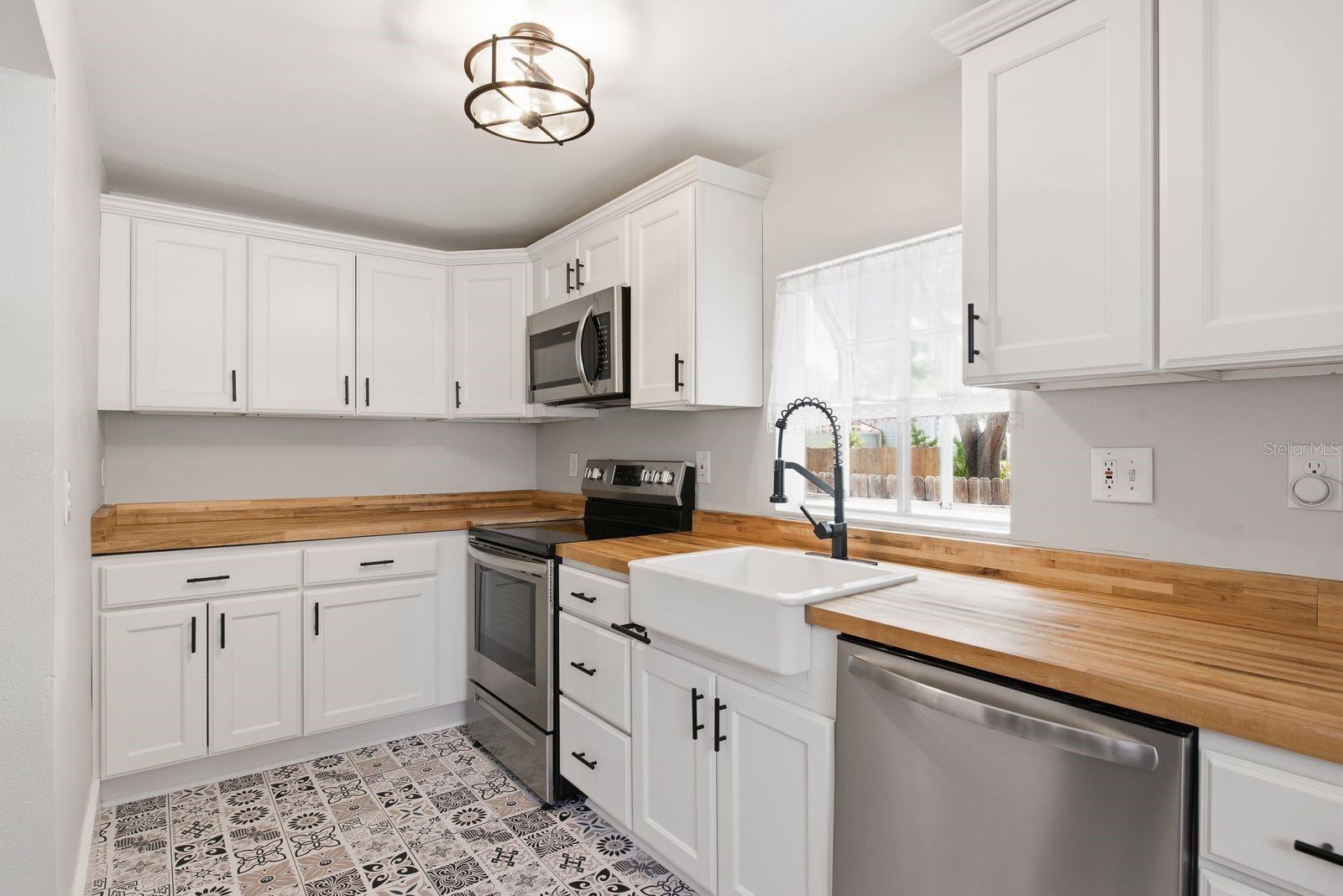 7201 5th, St Petersburg, FL 33701