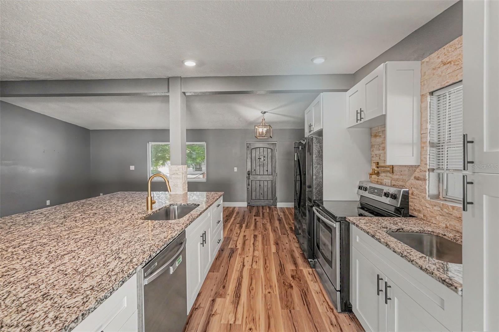 217 Garden, Belleair, FL 33756