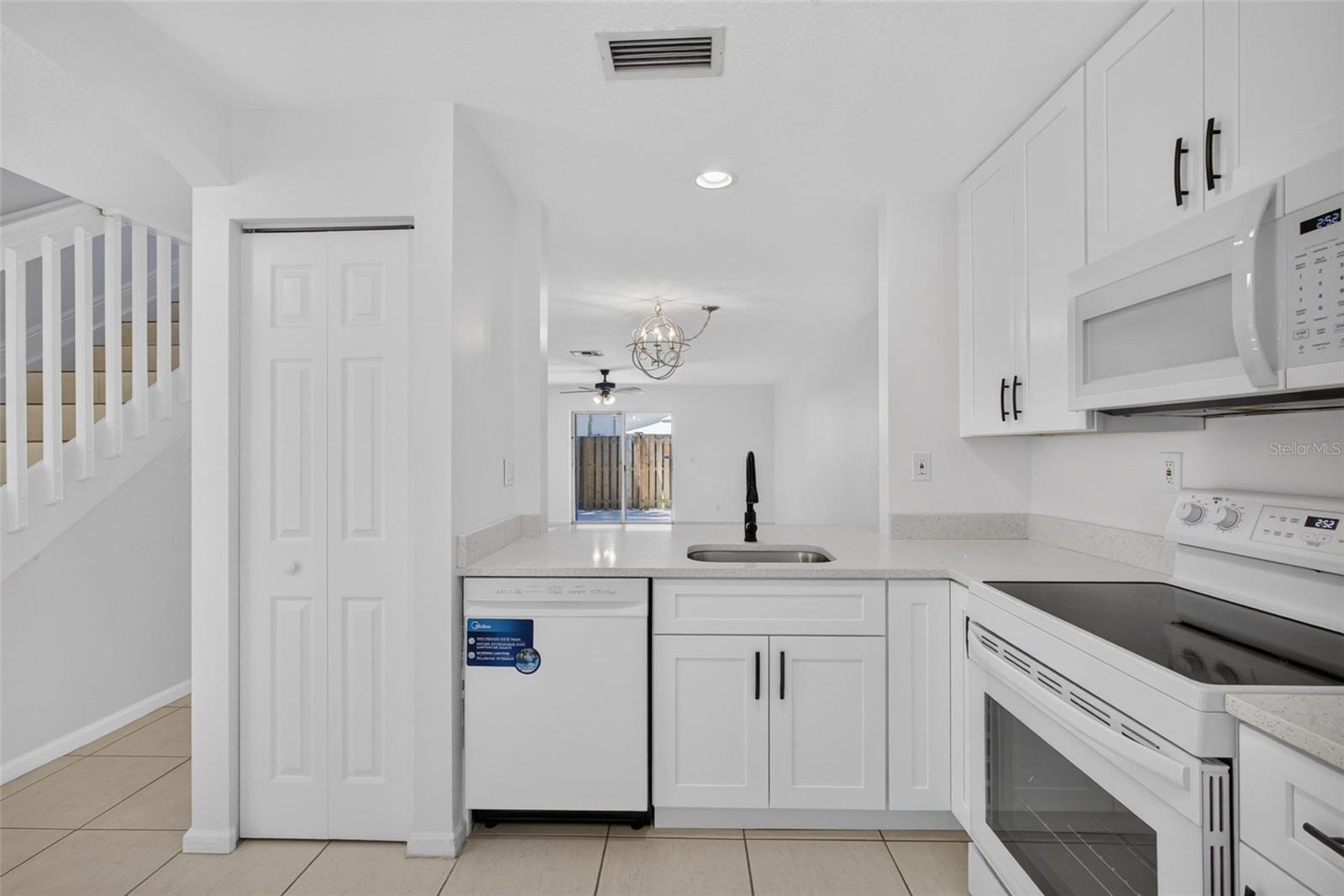 946 Summit Lake, West Palm Beach, FL 33406