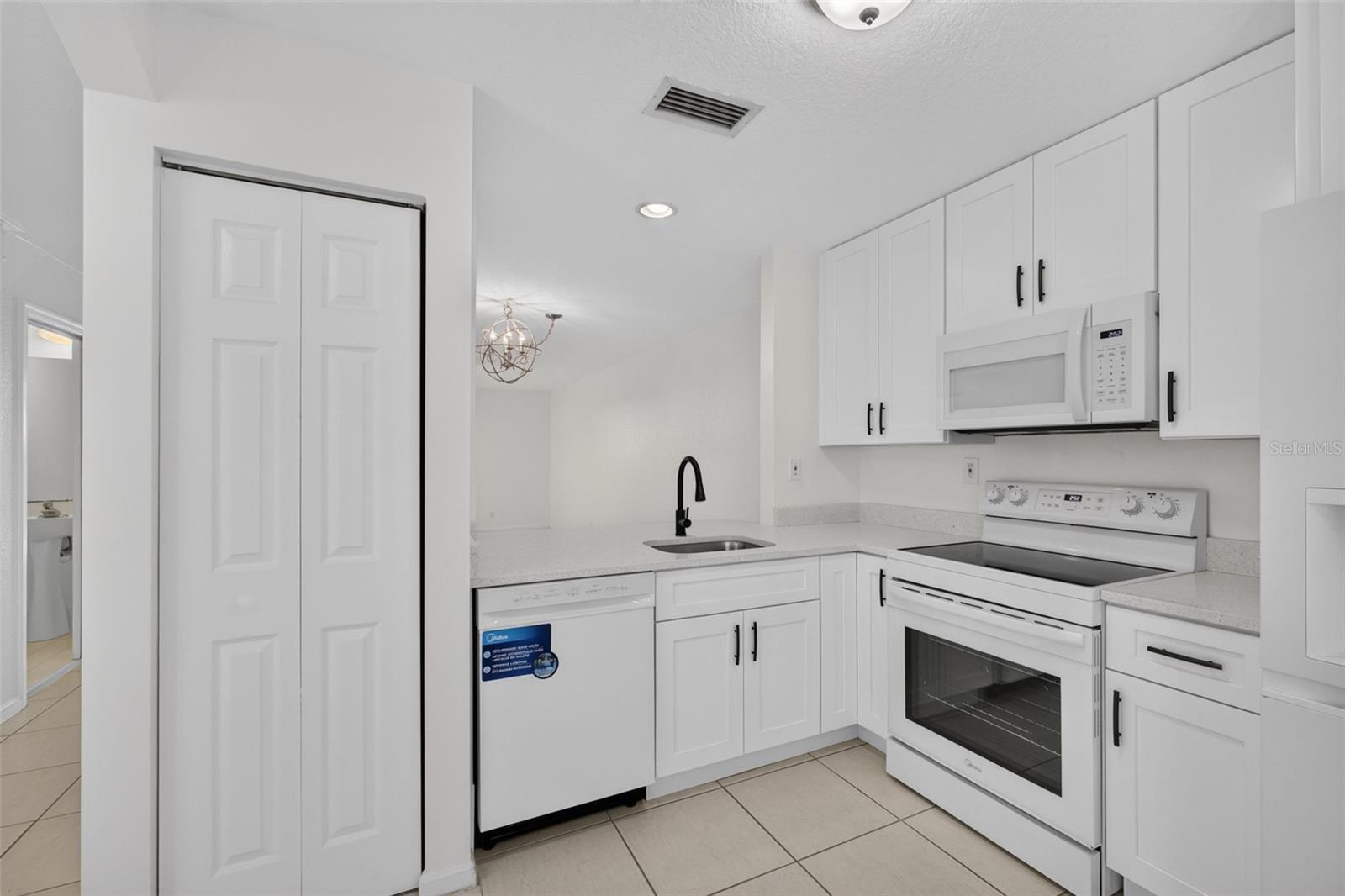 946 Summit Lake, West Palm Beach, FL 33406