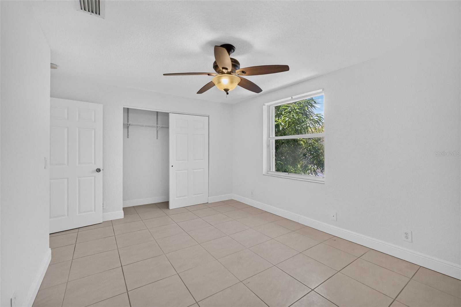 946 Summit Lake, West Palm Beach, FL 33406