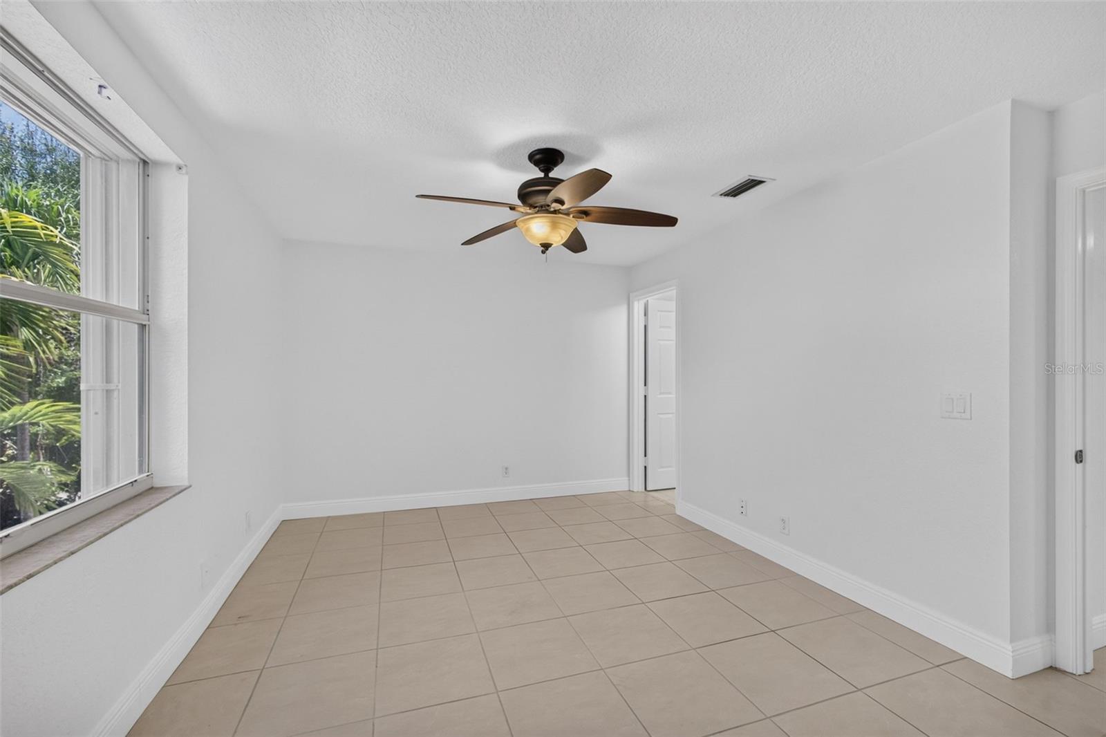 946 Summit Lake, West Palm Beach, FL 33406