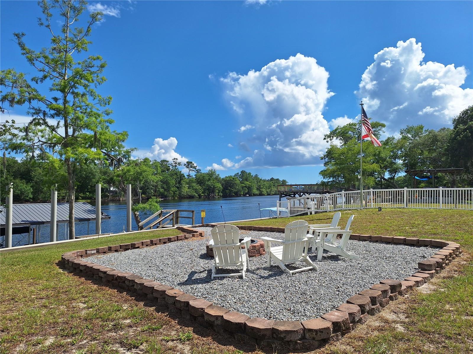 8213 Riverview, Fanning Springs, FL 32693