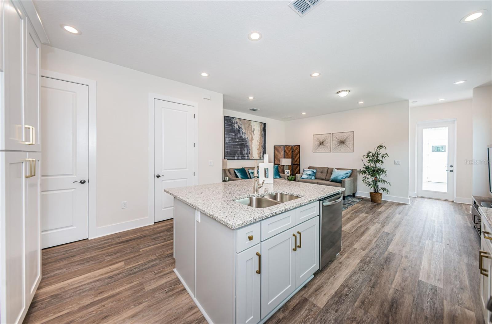 5964 Central, New Port Richey, FL 34653