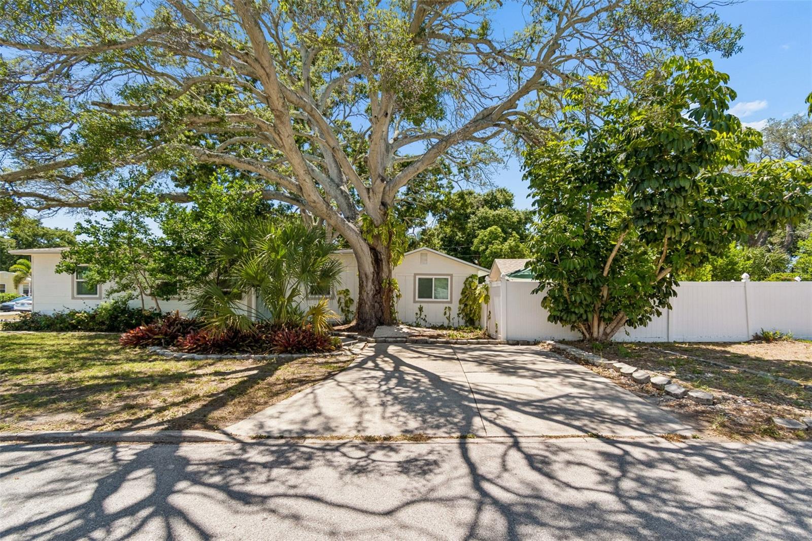 4601 16th, St Petersburg, FL 33713