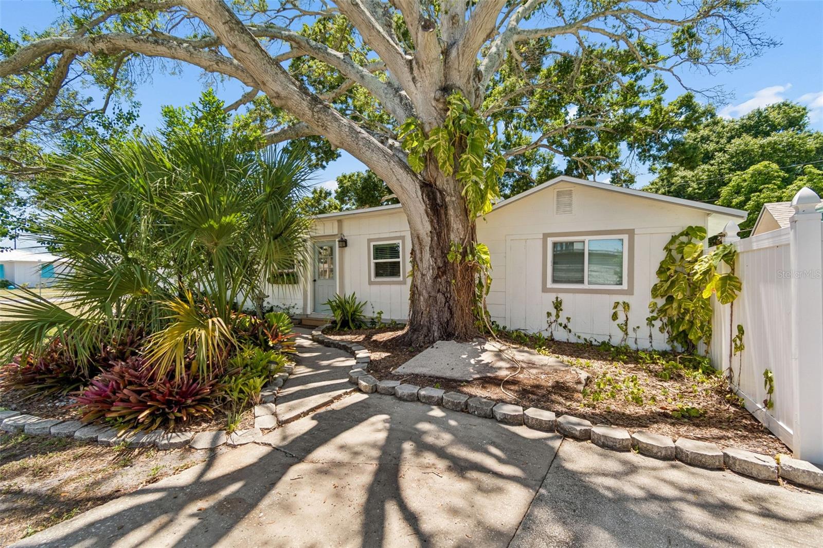 4601 16th, St Petersburg, FL 33713