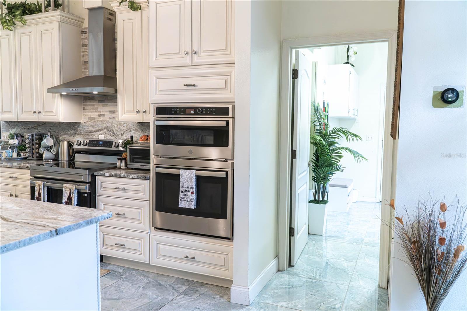 37180 County Road 452, Grand Island, FL 32735