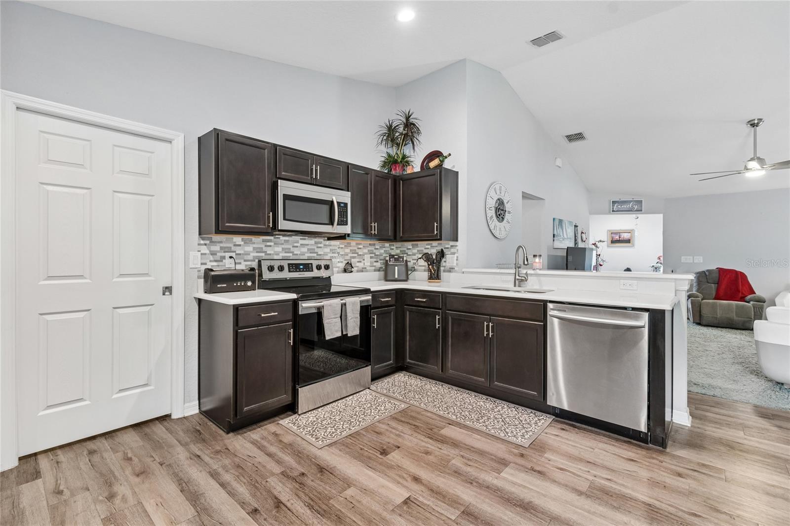 6917 Gideon, Zephyrhills, FL 33541