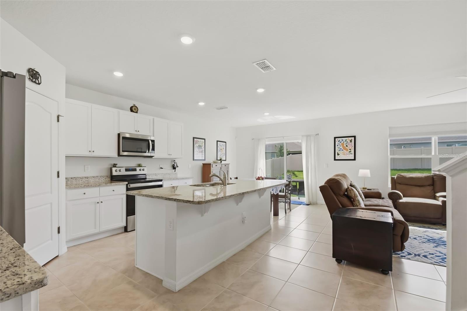 33428 Country House, Sorrento, FL 32776