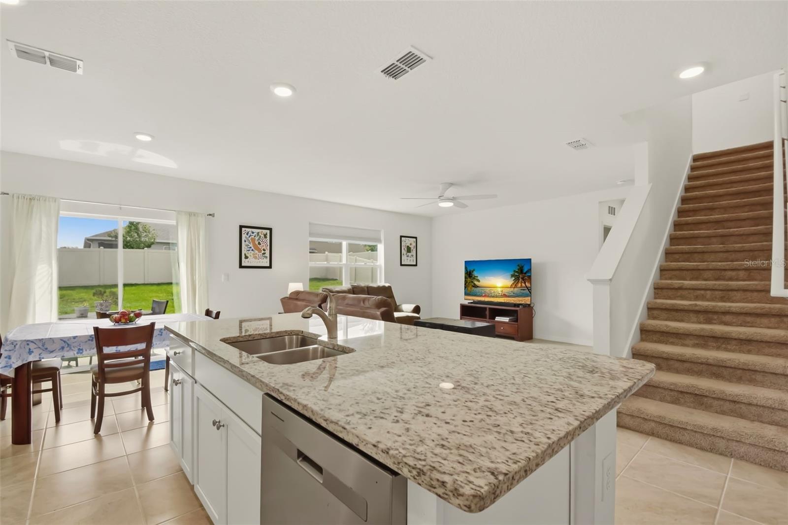33428 Country House, Sorrento, FL 32776
