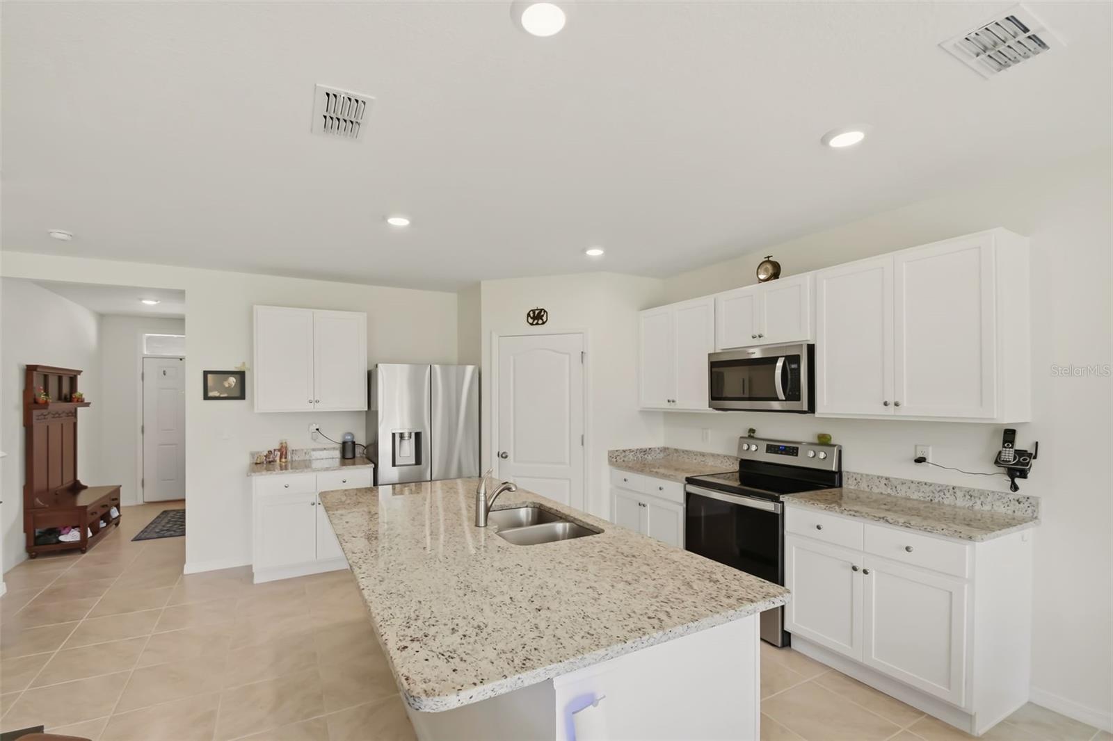 33428 Country House, Sorrento, FL 32776