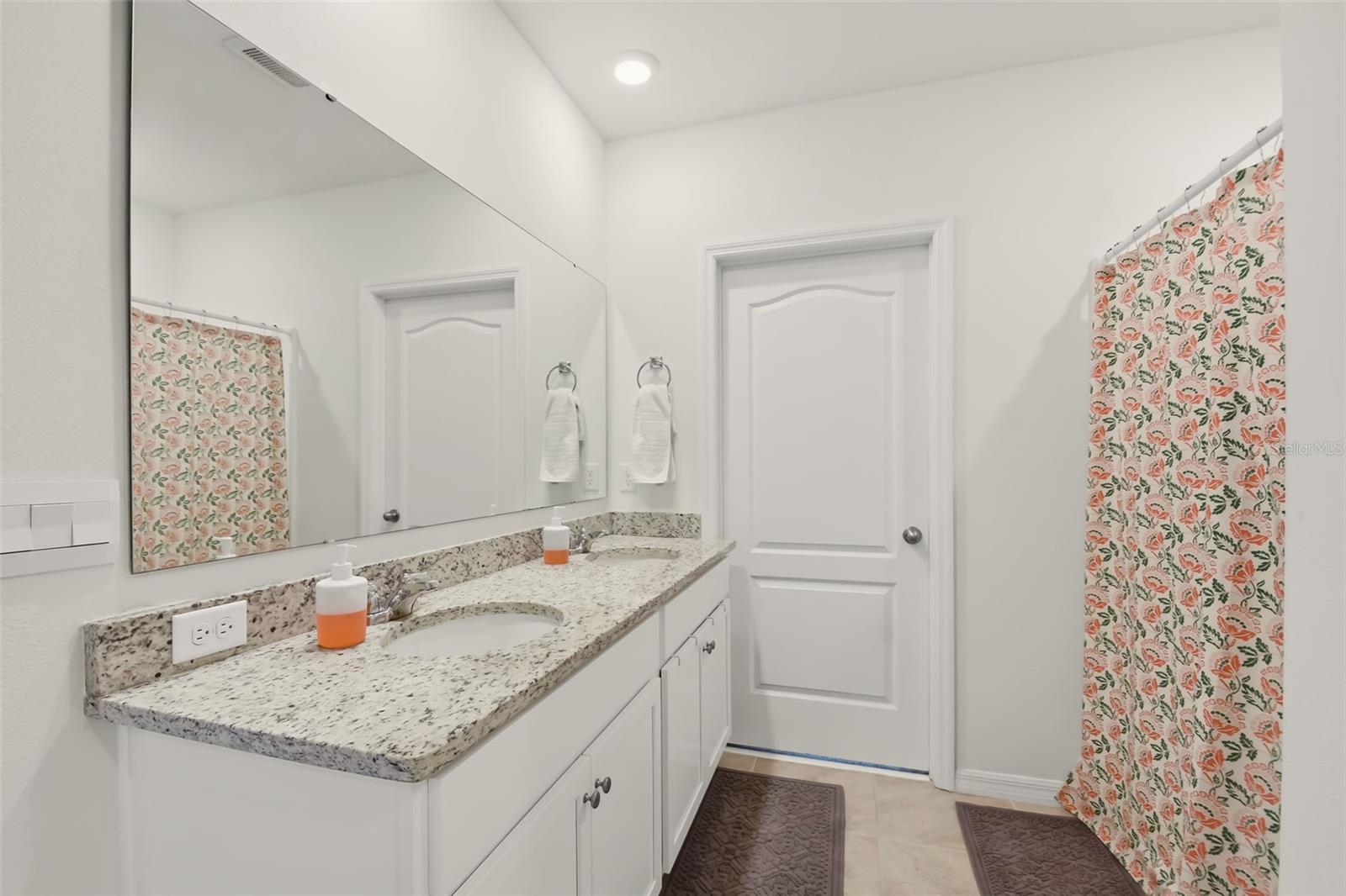 33428 Country House, Sorrento, FL 32776