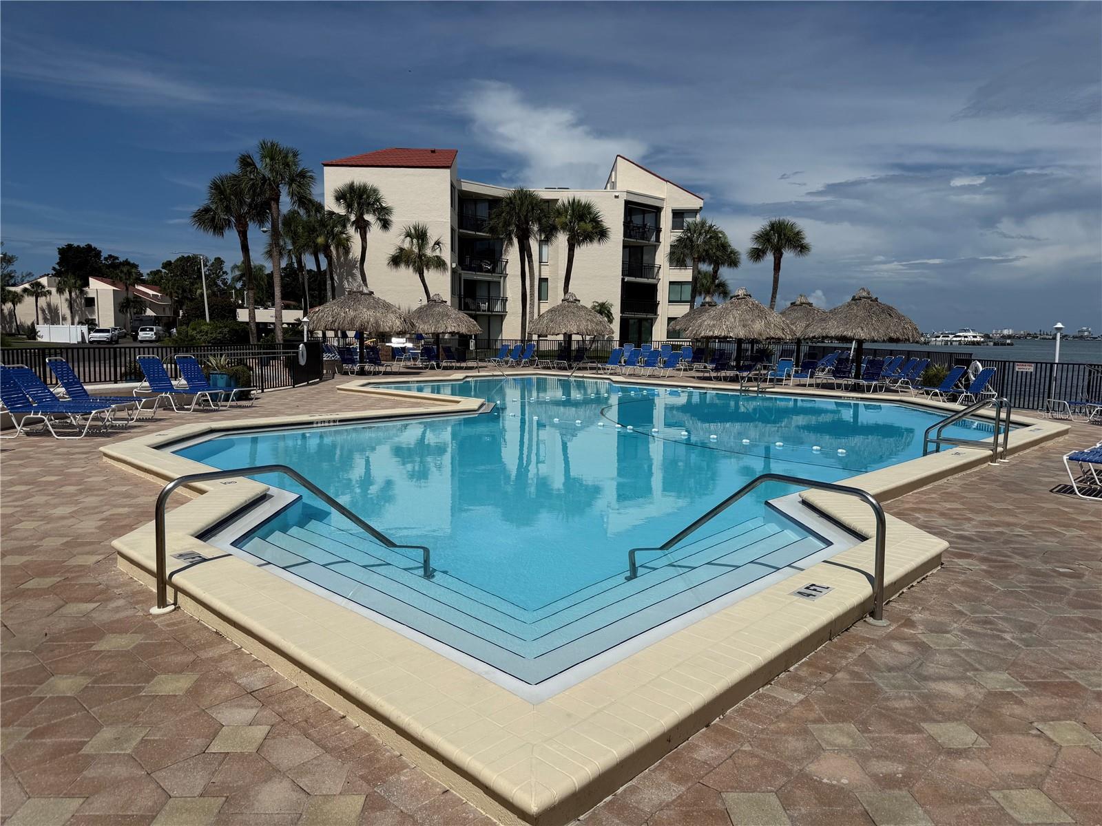 5633 Puerta del Sol Unit 307, St Petersburg, FL 33715