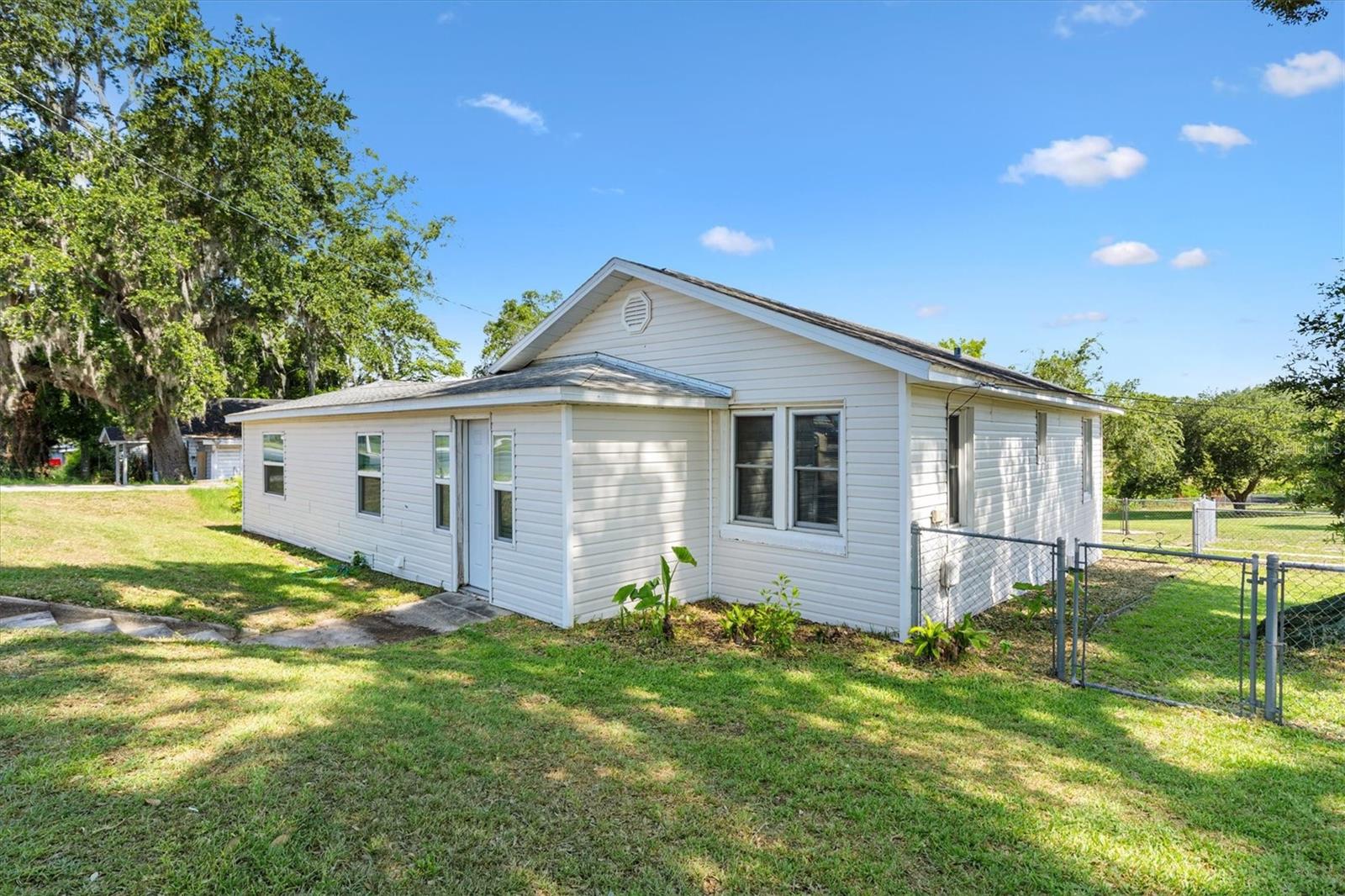 2000 South, Leesburg, FL 34748