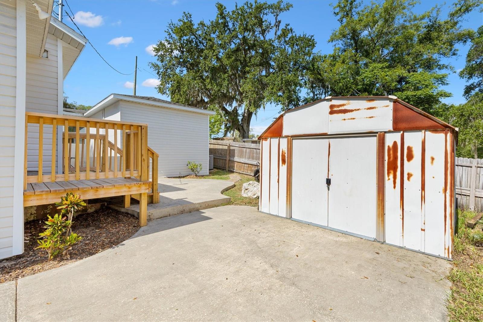 2000 South, Leesburg, FL 34748