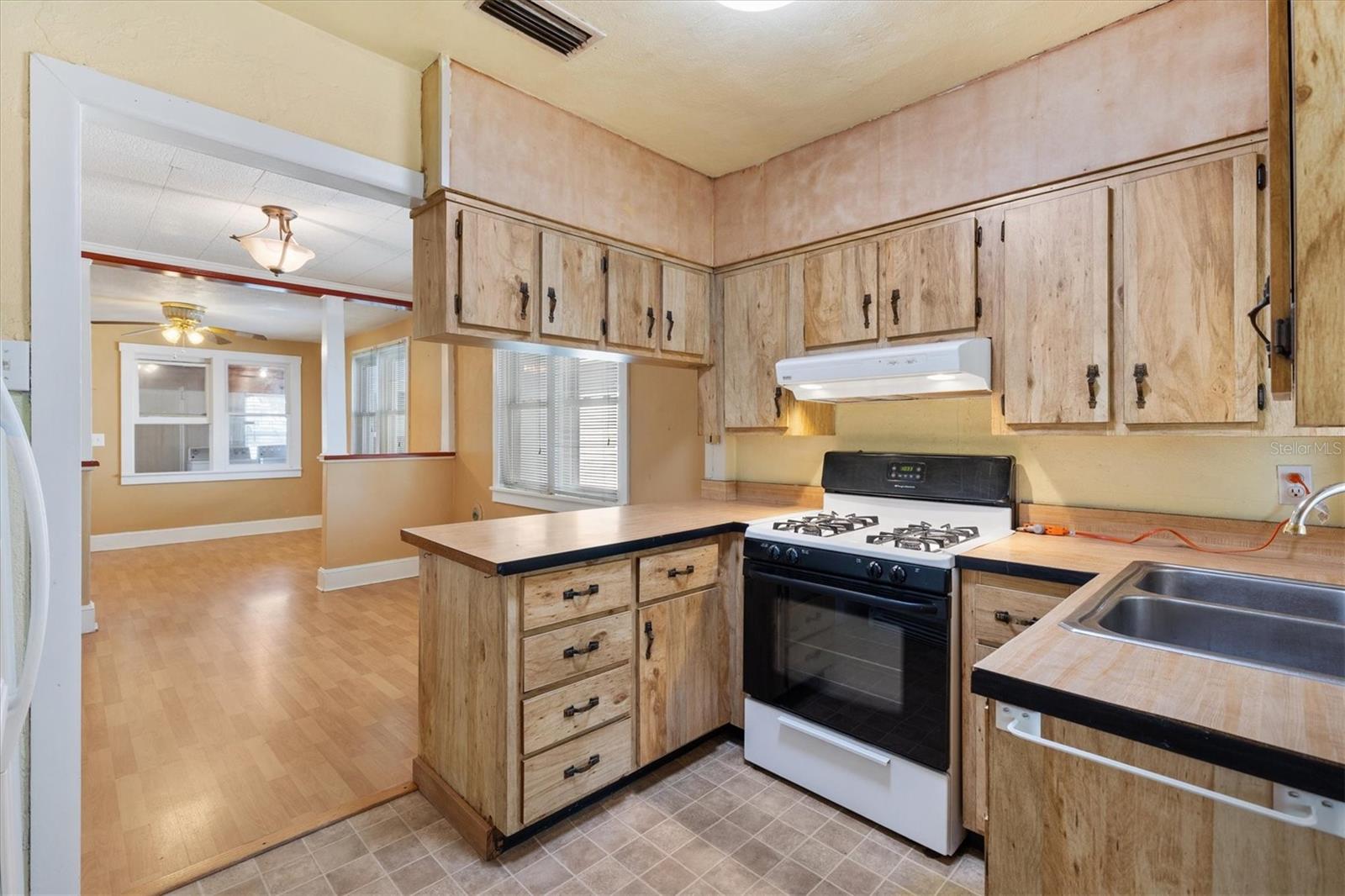 2000 South, Leesburg, FL 34748