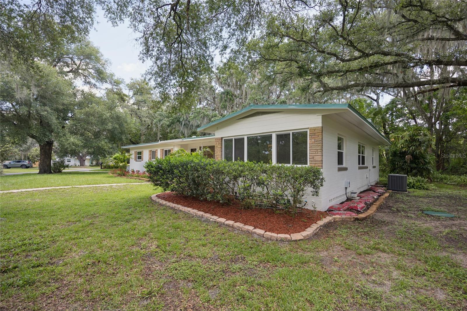 22 Poinsettia, Deland, FL 32724