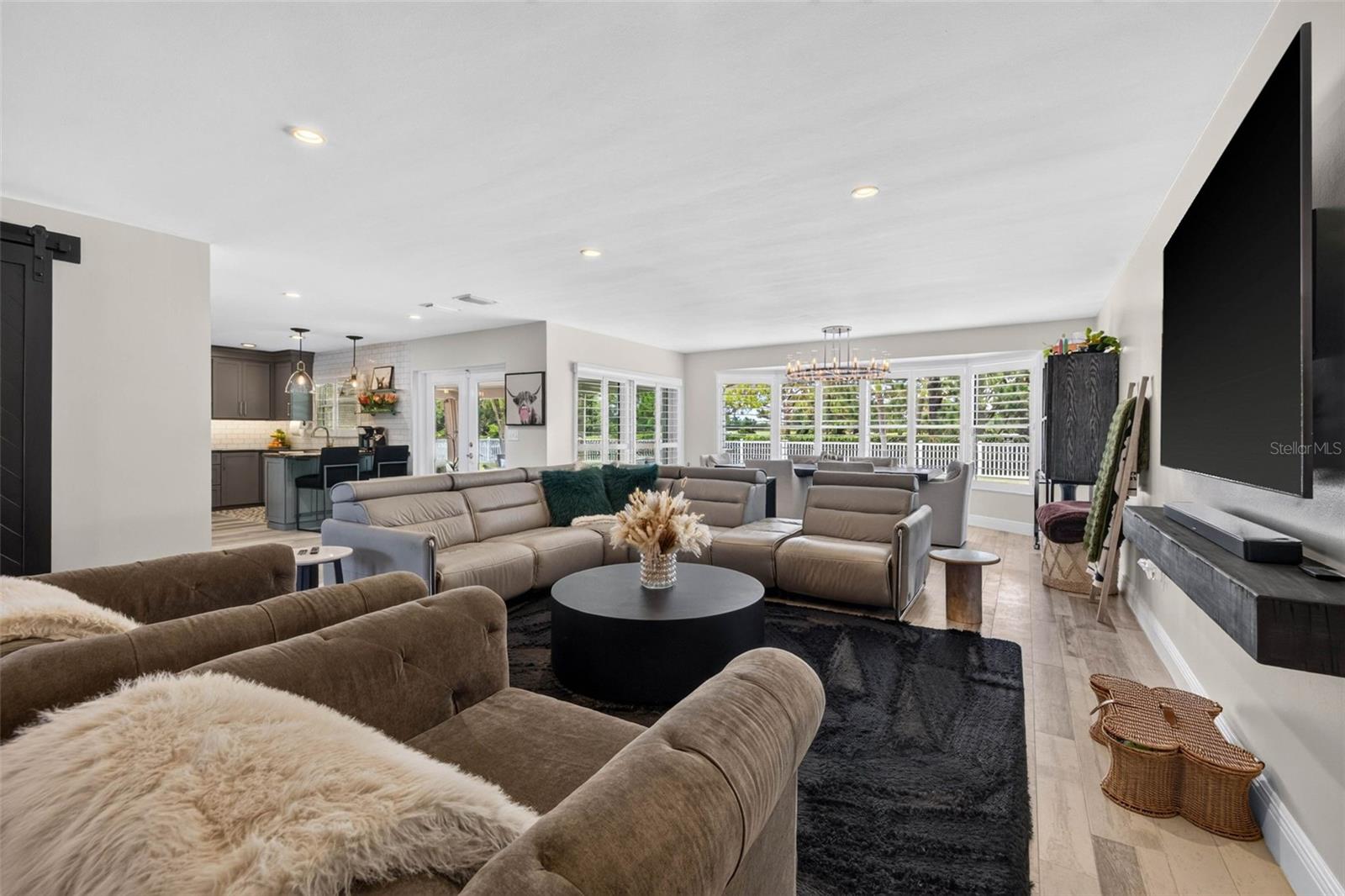 616 Pineland, Belleair, FL 33756