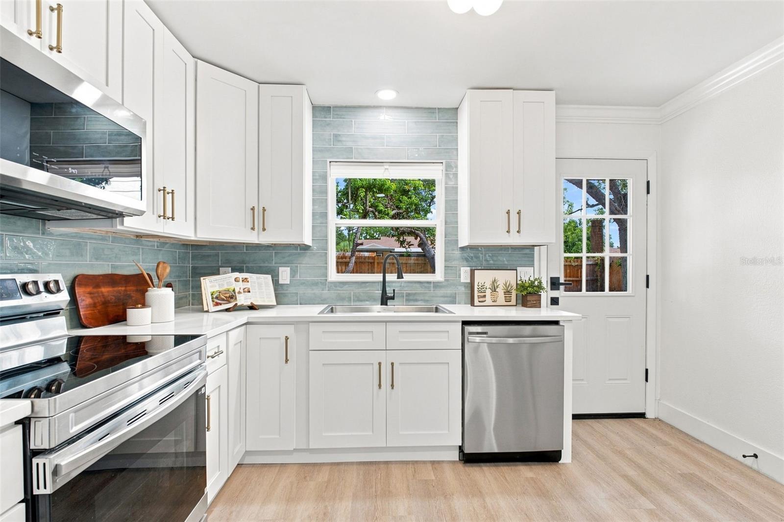 4733 25th, St Petersburg, FL 33711