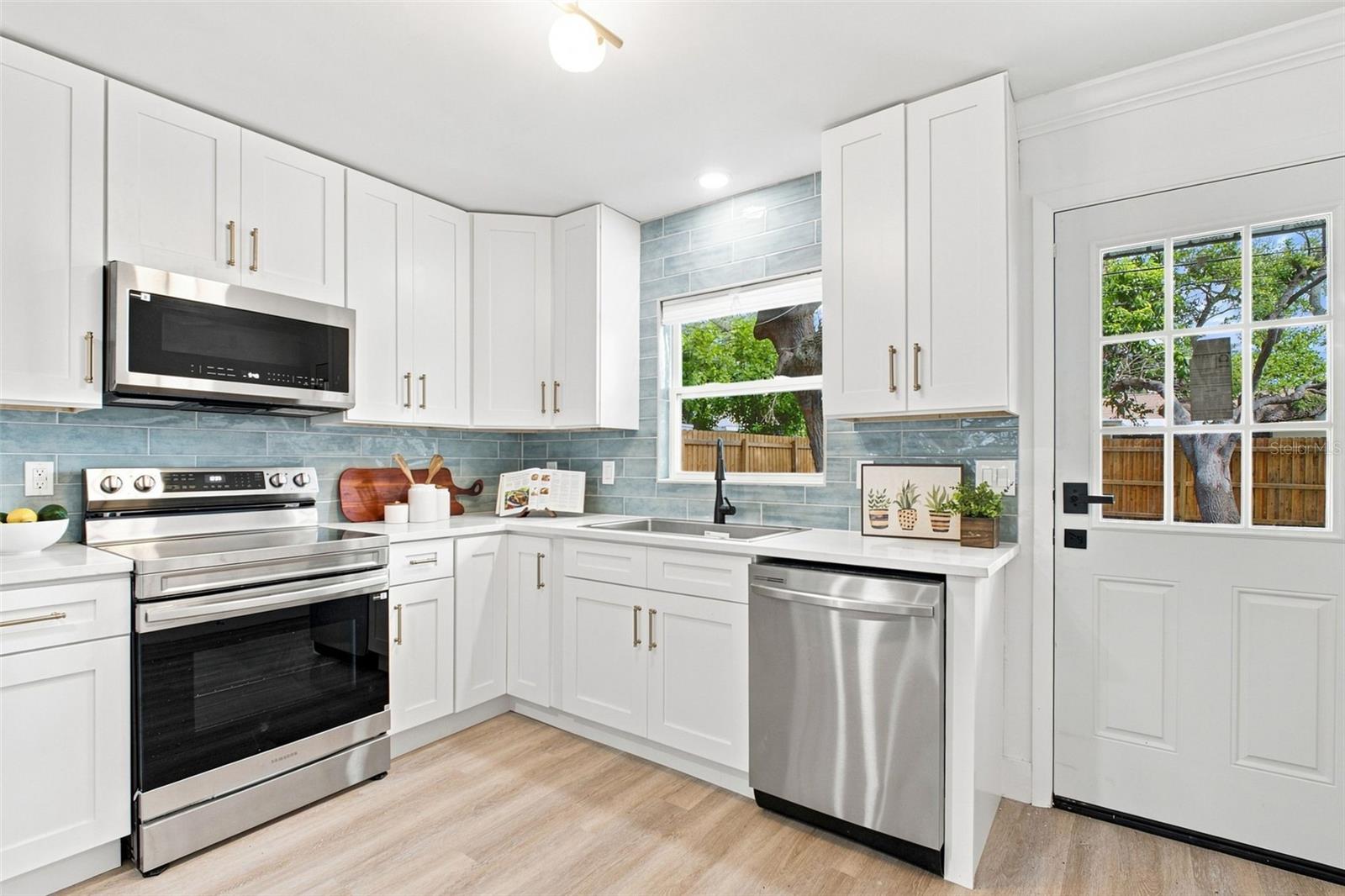 4733 25th, St Petersburg, FL 33711